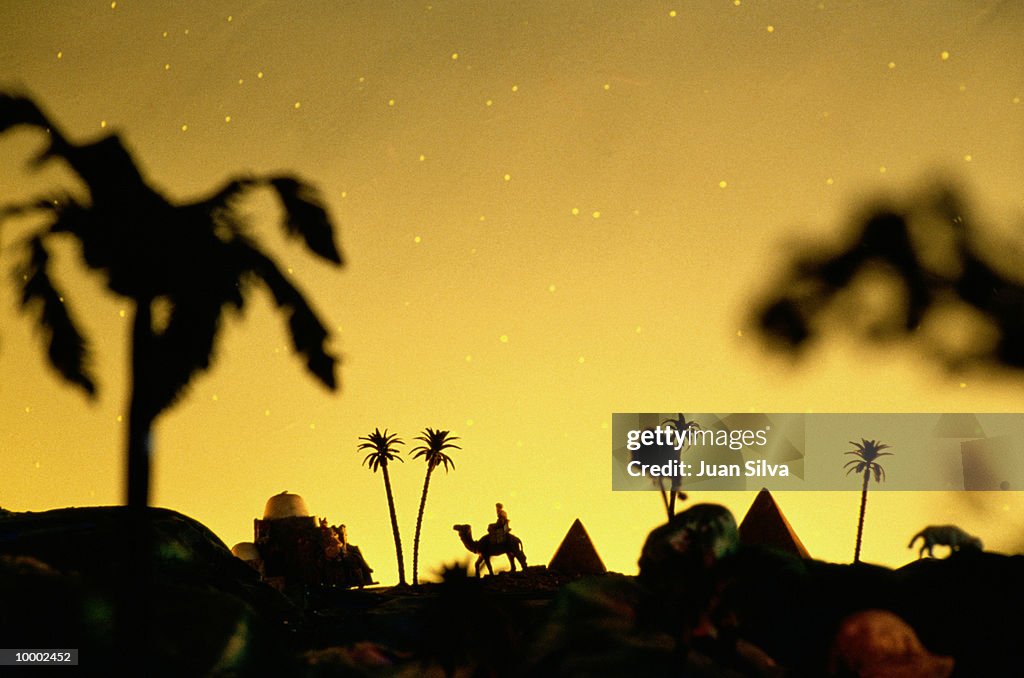 NATIVITY SCENERY WITH CAMEL & PYRAMIDS