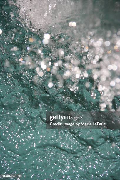 close-up of water splashing - bath bubble stockfoto's en -beelden