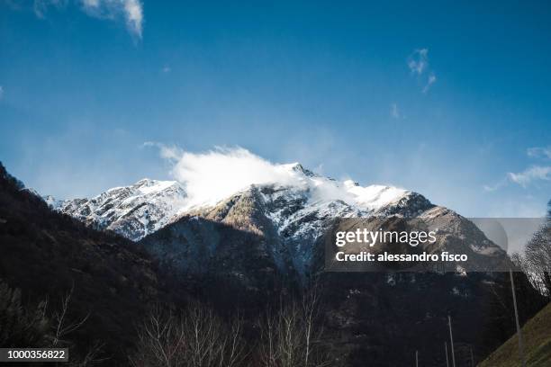 un mantello di nuvole - panorama di nuvole fotografías e imágenes de stock