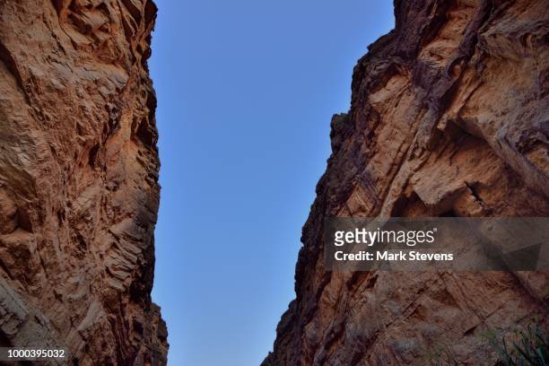 airspace and canyon walls on the border of the us and mexico - crevasse fotografías e imágenes de stock