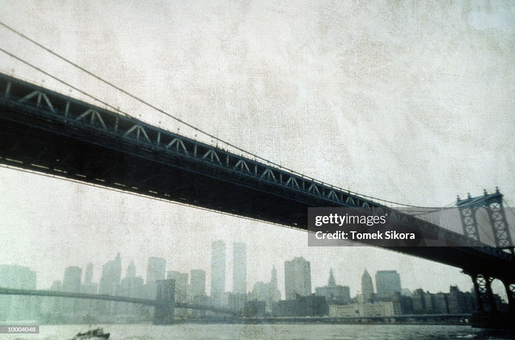 BRIDGES & SKYLINE IN NEW YORK