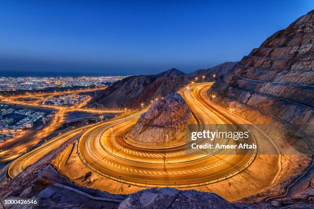 the mountain road - oman foto e immagini stock