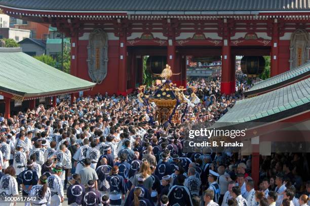 mikoshi shrine and hozomon gate at sanja festival in the downtown asakusa district of tokyo, japan - mikoshi stock pictures, royalty-free photos & images