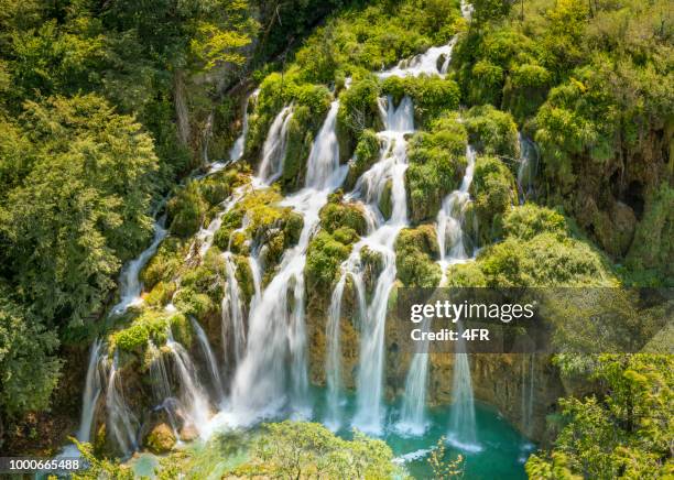 wasserfälle, nationalpark plitvicer seen, kroatien - nationalpark plitvicer seen stock-fotos und bilder