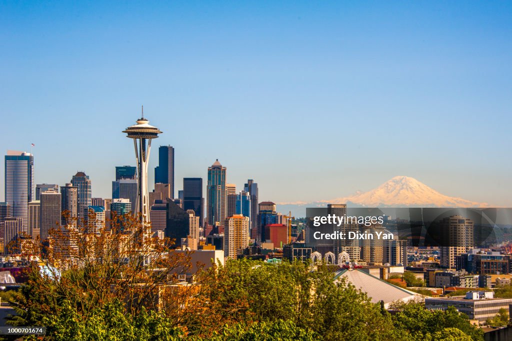 Mount Rainer Seattle Drive Mount Rainier And Downtown Seattle High-Res Stock Photo - Getty Images