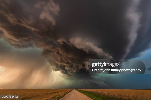 tornado warned storm pt2, oklahoma. usa - tornado stockfoto's en -beelden