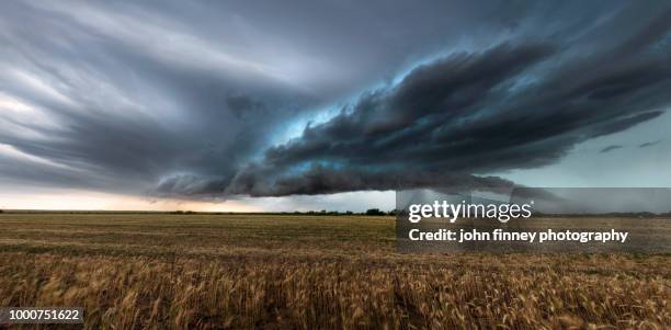 vernon severe thunderstorm structure, texas - country texas lightning - fotografias e filmes do acervo