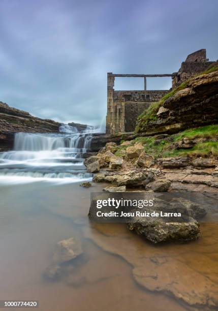 ruinas en el olvido - en ruinas stock pictures, royalty-free photos & images