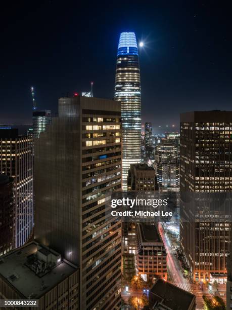 salesforce tower at night - san francisco - american industrial center san francisco stock pictures, royalty-free photos & images