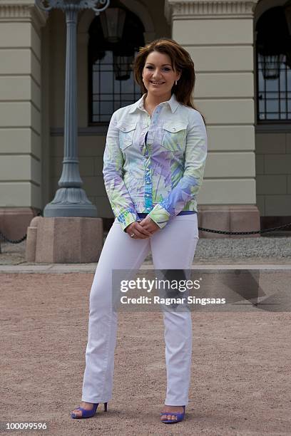 Sieneke of The Netherlands attends a photocall at The Eurovision Song Contest 2010 on May 20, 2010 in Oslo, Norway. 39 countries will take part in...