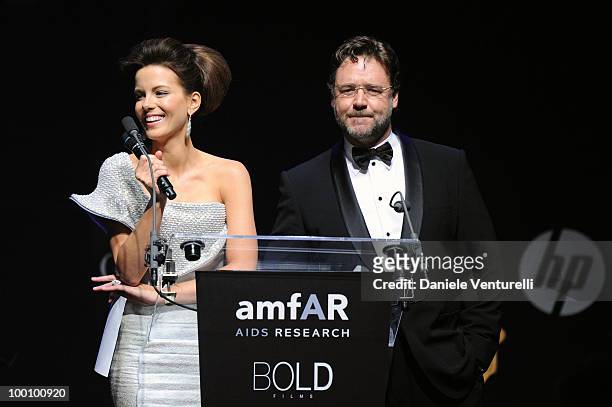 Kate Beckinsale and Russell Crowe speak during amfAR's Cinema Against AIDS 2010 benefit gala at the Hotel du Cap on May 20, 2010 in Antibes, France.