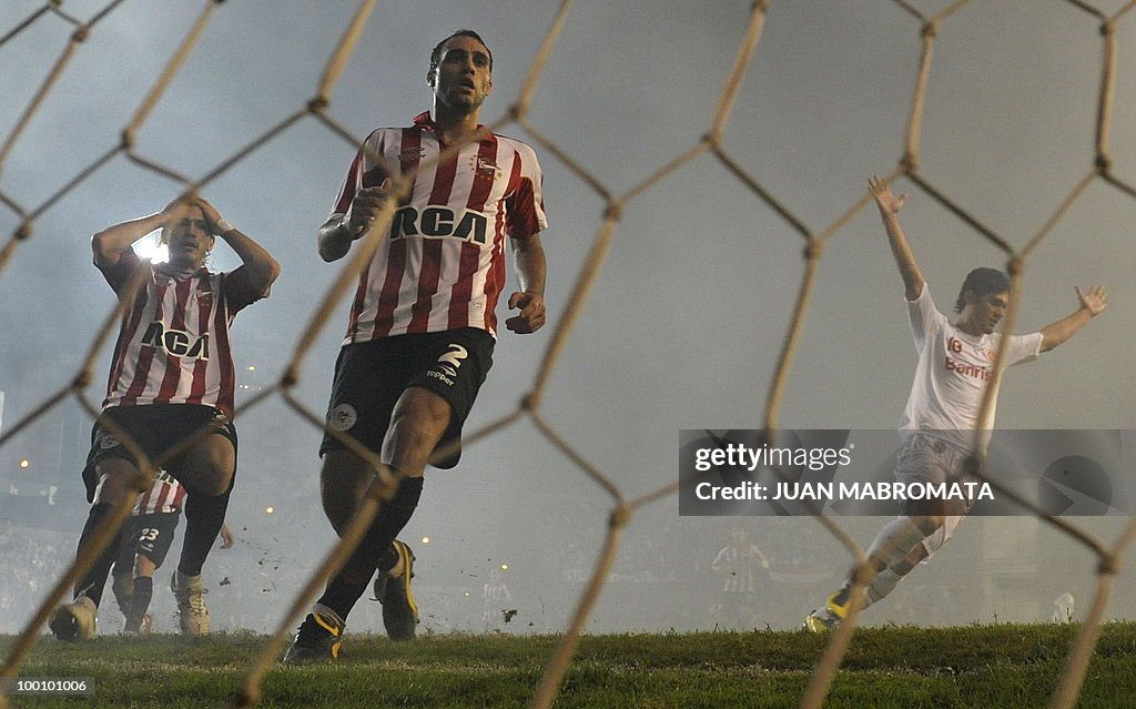 Estudiantes de la Plata defender Leandro