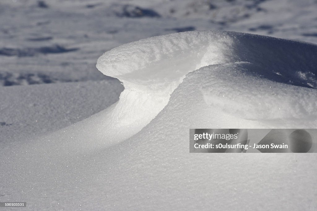 Snow wave art 