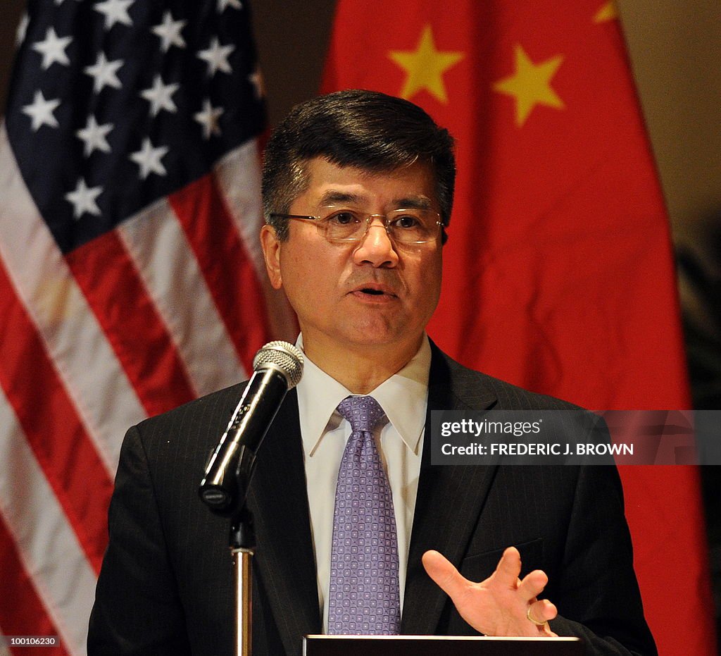 US Secretary of Commerce Gary Locke gest