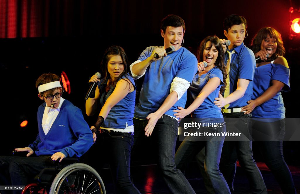 Cast of Fox's "Glee" Perform at The Gibson Amphitheater