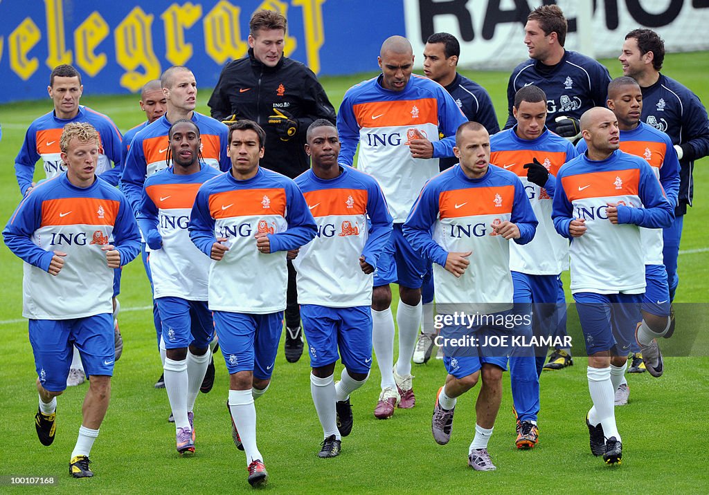 Players warm up during the Dutch nationa