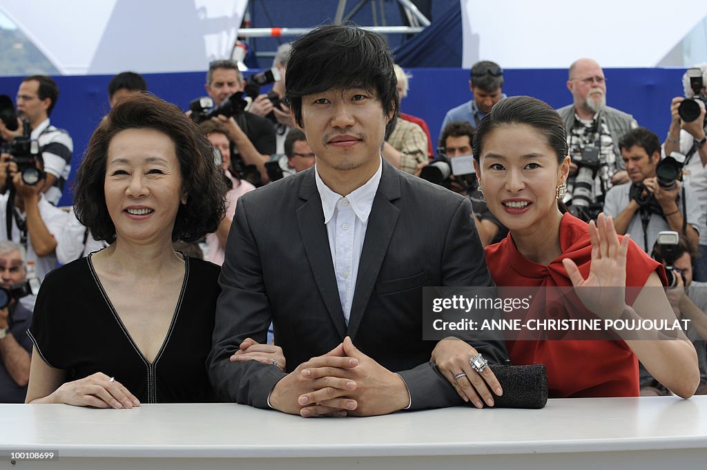 South Korean actress Youn Yuh-jung (L),