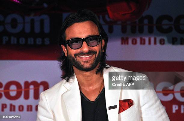 13 Wynncom Mobile Phones Saif Ali Khan Photos and Premium High Res Pictures  - Getty Images