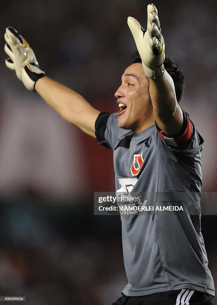 Universidad de Chile's goalkeeper Miguel