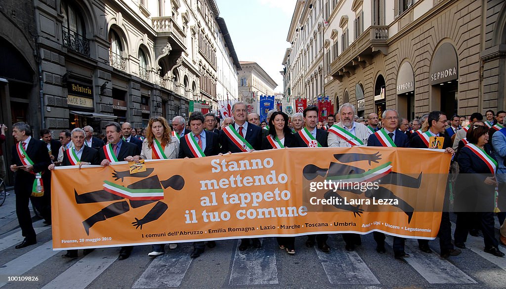 Central Italy's Mayors Protest In Florence