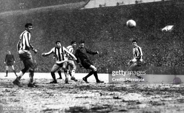 Newcastle United 5 - 1 Vitoria Setubal, Inter-Cities Fairs Cup Quarter-final 1st leg held at St James' Park, Newcastle, 12th March 1969.