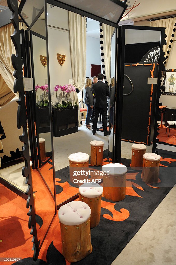 Rug,stools, mirror designed by Elizabeth