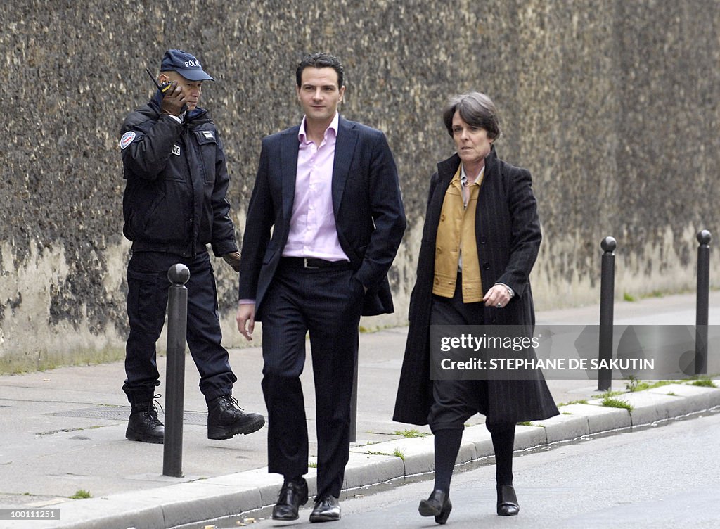 French rogue trader Jerome Kerviel (L) l