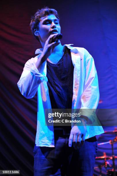 Alex Gardner performs on stage at Hammersmith Apollo on May 19, 2010 in London, England.