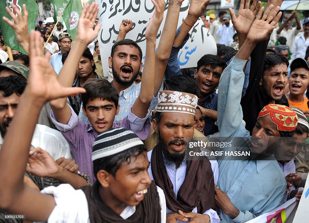 Pakistani Islamists shout slogans during