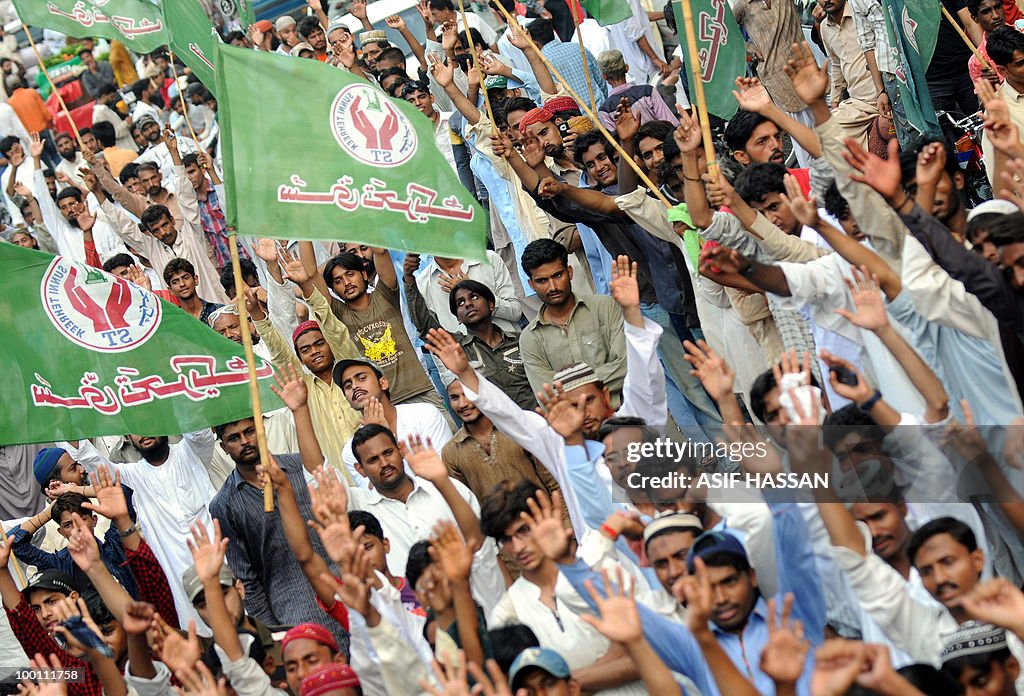 Pakistani Islamists shout slogans during