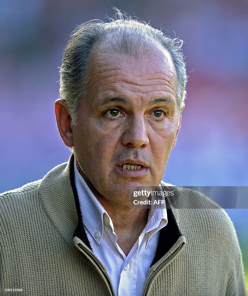 Estudiantes' team coach Alejandro Sabell