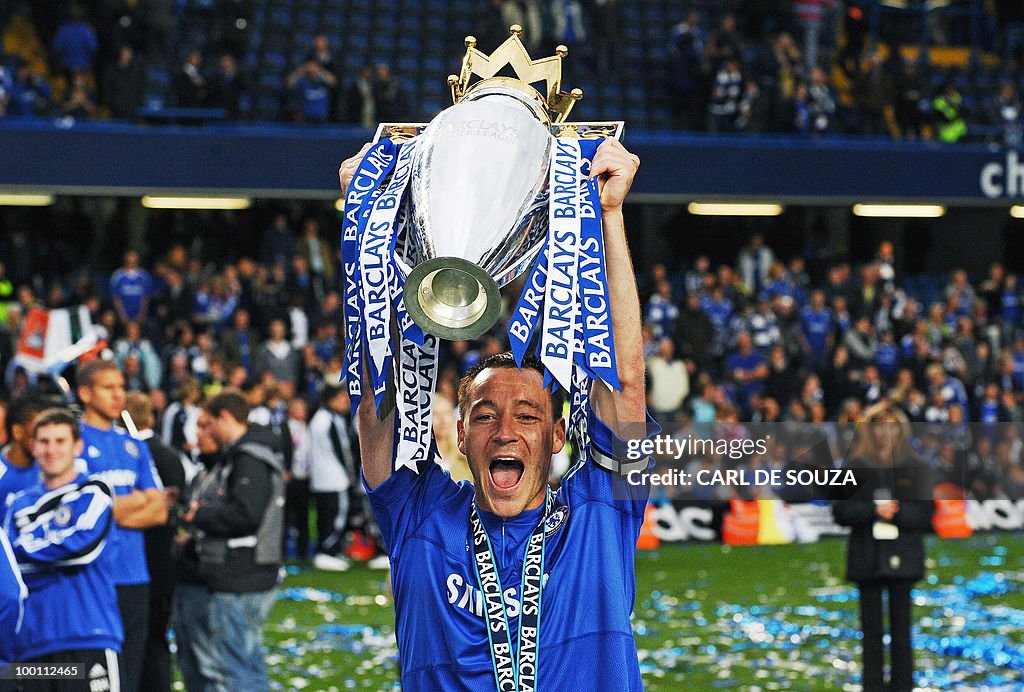 Chelsea's captain John Terry celebrates