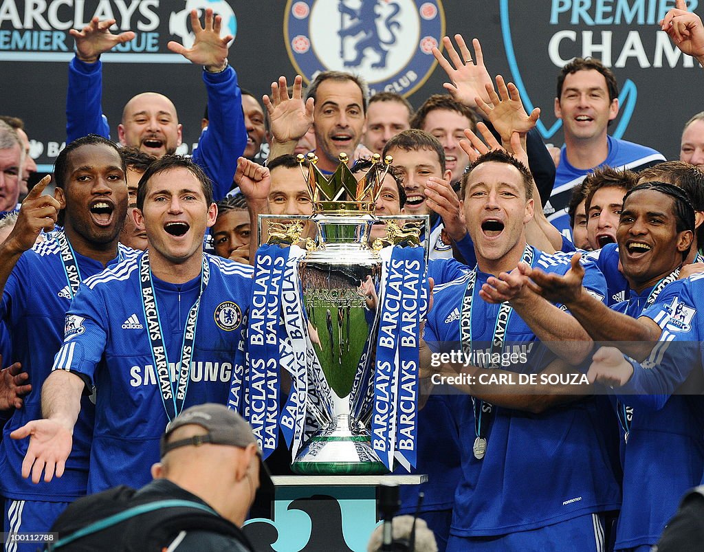 Chelsea players celebrate with the Barcl