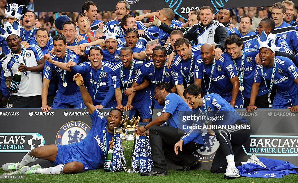 Chelsea players celebrate with the Barcl