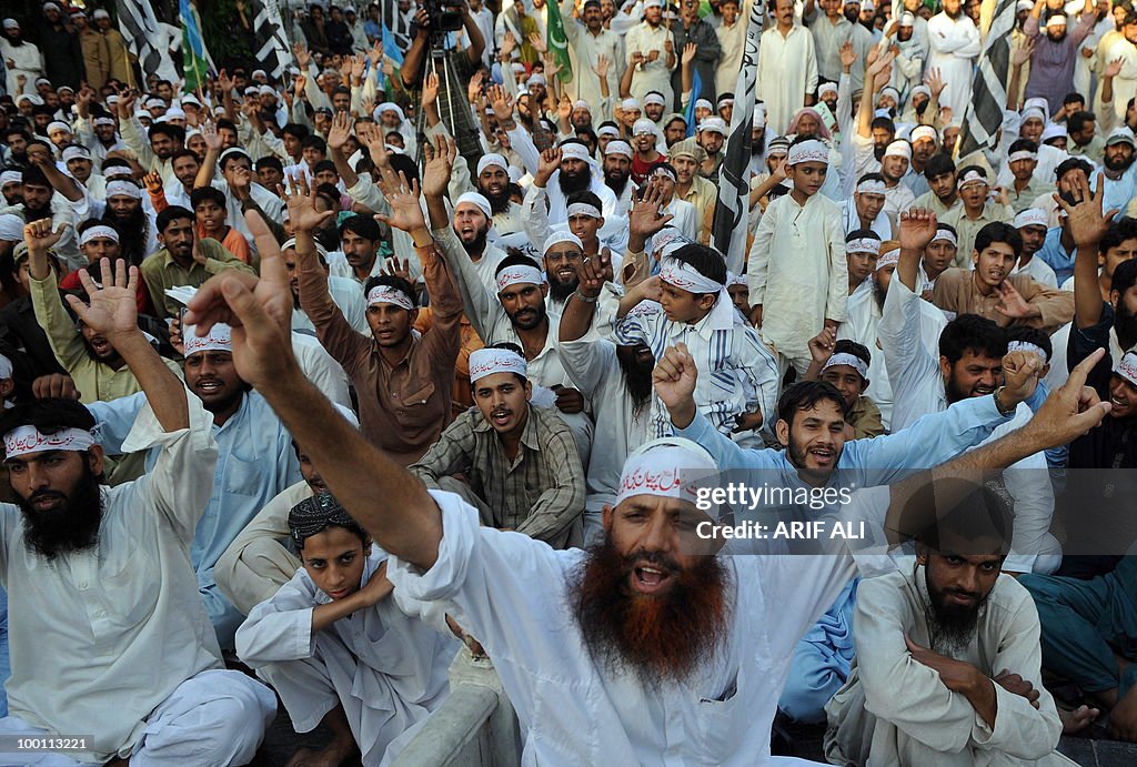 Activists of Pakistani coalition of Isla