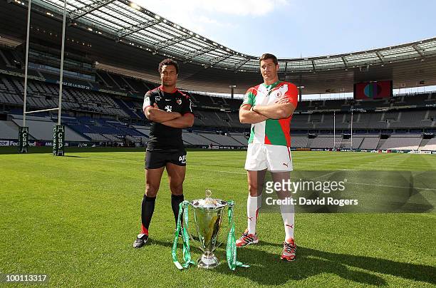 Jerome Thion captain of Biarritz Olympique and Thierry Dusautoir captain of Toulouse pose with the Heineken Cup at the Stade de France on May 21,...