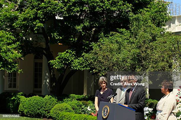 President Barack Obama speaks at the Rose Garden of the White House as EPA Administrator Lisa Jackson , Director of the White House Office of Energy...