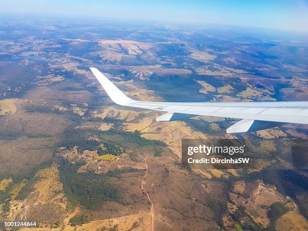 plane flying over lake  in the federal district. - distrito federal distrito - fotografias e filmes do acervo