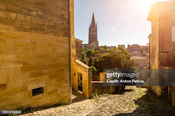 street view of saint emilion at morning. bordeaux, france - 那帕 加州 個照片及圖片檔