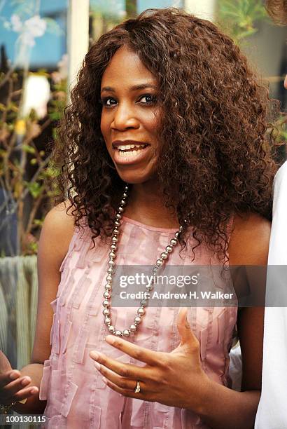 Alexis Houston addresses the press to deny the rumors of a romantic relationship with Matt Lauer outside Michael's on May 21, 2010 in New York City.