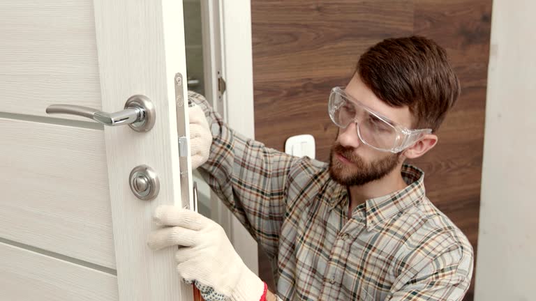 https://media.gettyimages.com/id/1001580926/video/young-handyman-in-uniform-fixing-door-lock.jpg?b=1&s=640x640&k=20&c=IO4u4Nj60cEaqCap4fIvcARYO0I9ND5vl1_1i8WQ9xw=