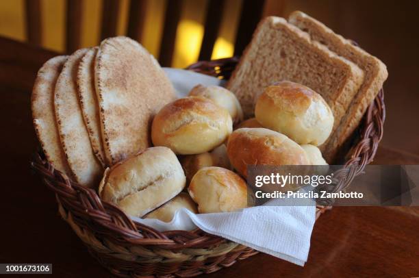 breads in a basket - バスケット ストックフォトと画像