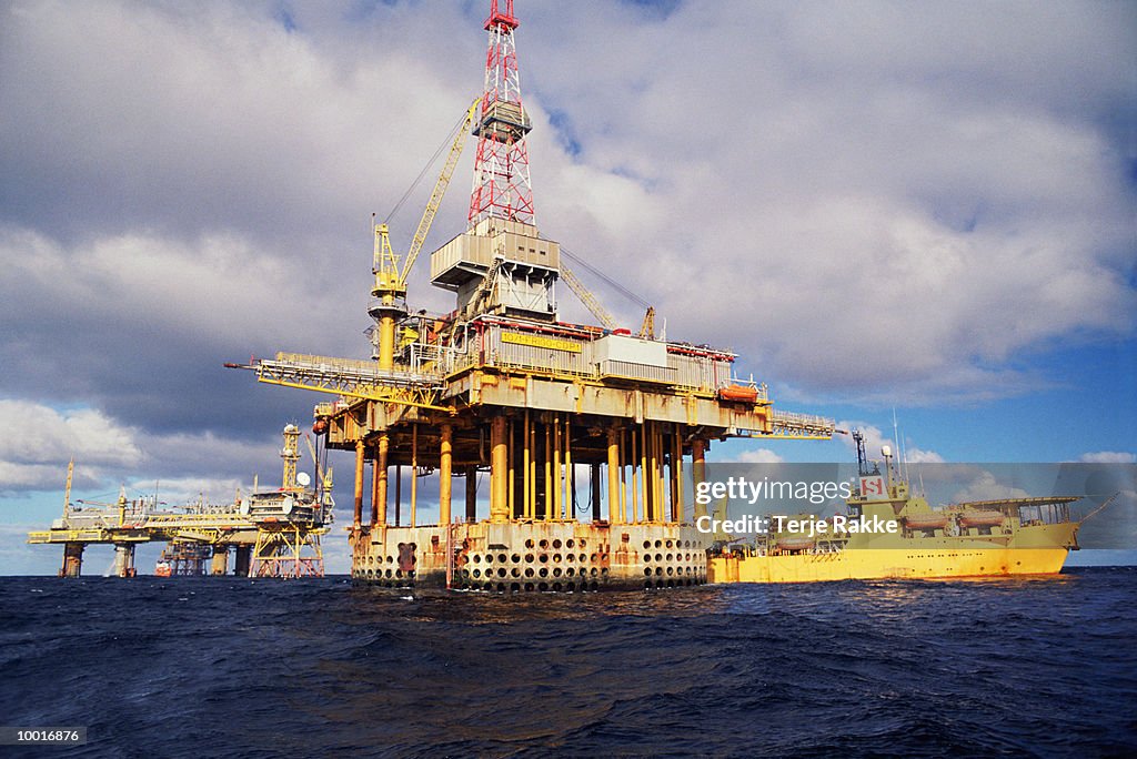 OIL INDUSTRY, FRIGG FIELD IN NORTH SEA