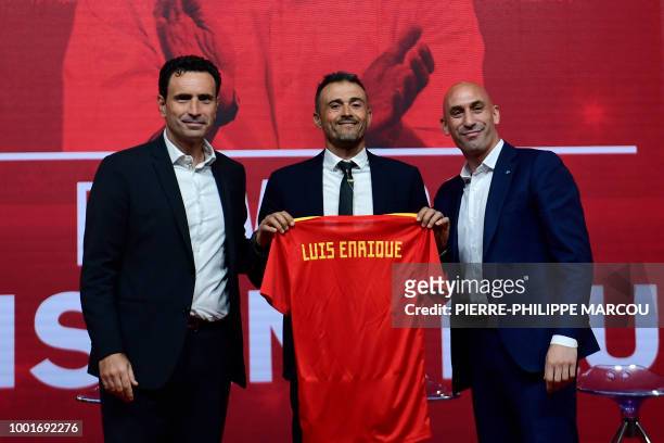 Spain's new coach Luis Enrique poses with Spain's sporting director Jose Francisco Molina and Spanish football federation president Luis Rubiales...