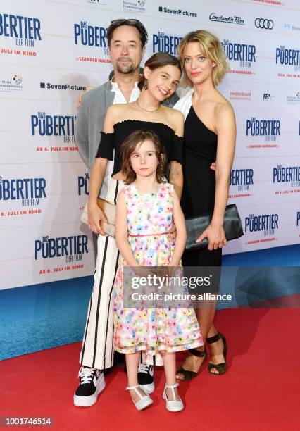 The actors Jan Josef Liefers , Heike Makatsch , Harriet Herbig-Matten und Edwina Kuhl attend the premiere of the movie 'Das Pubertier' in Munich,...