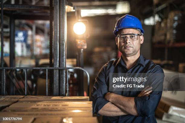 portret van werknemer - arbeider stockfoto's en -beelden