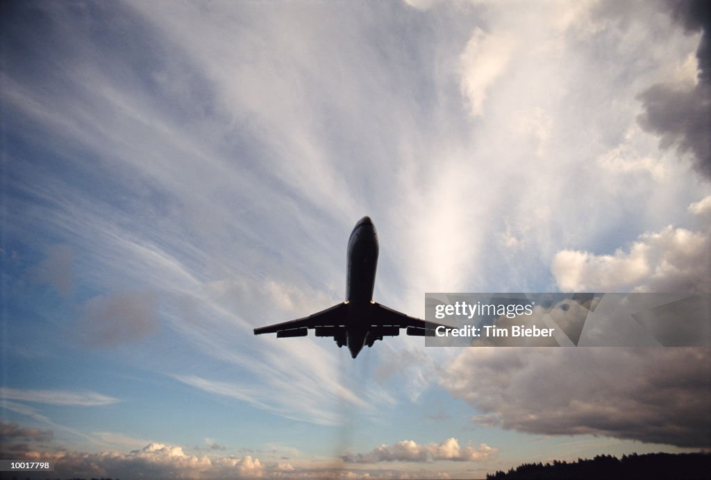 JET LANDING IN SEATTLE