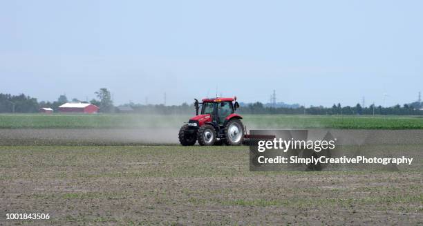 fama con grada de rotary - harrow fotografías e imágenes de stock