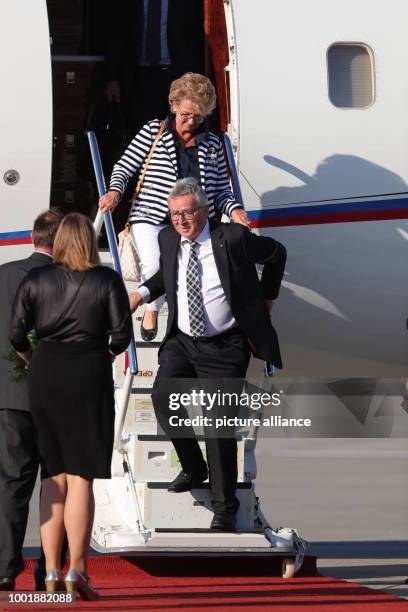 Jean-Claude Juncker, President of the European Commission, and his wife Christiane Frising arrive to the G20 Summit in Hamburg, Germany, 06 July...