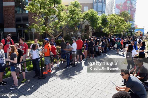 Fans wait in line for The DC UNIVERSE Experience at Comic-Con International which brings to life the originals, classics and comics soon to be...